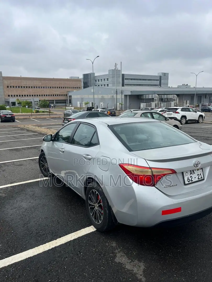 Toyota Corolla LE 4dr Sedan (1.8L 4cyl CVT) 2016 Silver