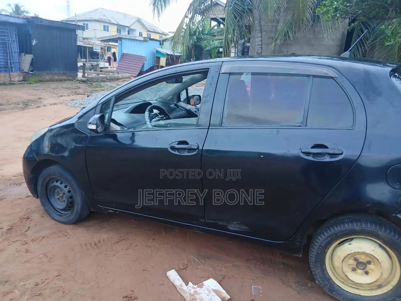 Toyota Vitz 1.3 AWD 3dr 2010 Black