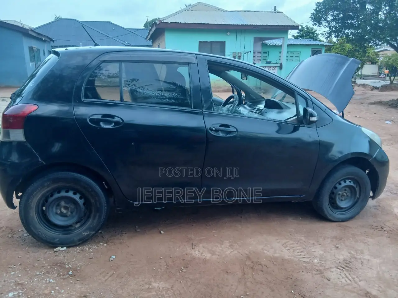 Toyota Vitz 1.3 AWD 3dr 2010 Black
