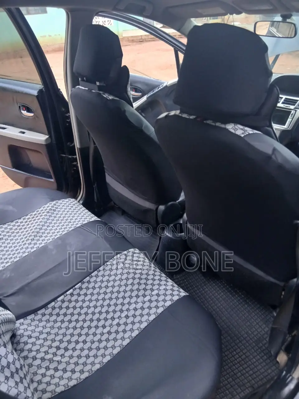 Toyota Vitz 1.3 AWD 3dr 2010 Black