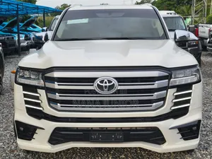 Toyota Land Cruiser 2022 White