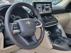 Toyota Land Cruiser 2022 White