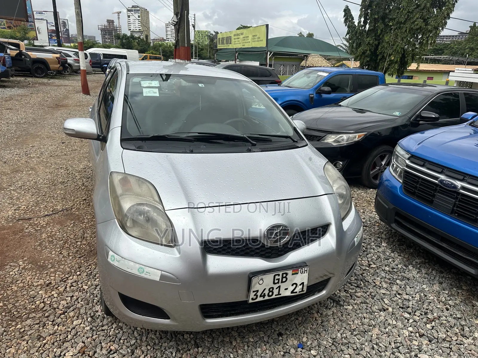Toyota Vitz 1.5 FWD 5dr 2010 Silver