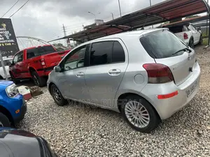 Toyota Vitz 1.5 FWD 5dr 2010 Silver