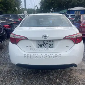 Toyota Corolla LE 4dr Sedan (1.8L 4cyl CVT) 2015 White