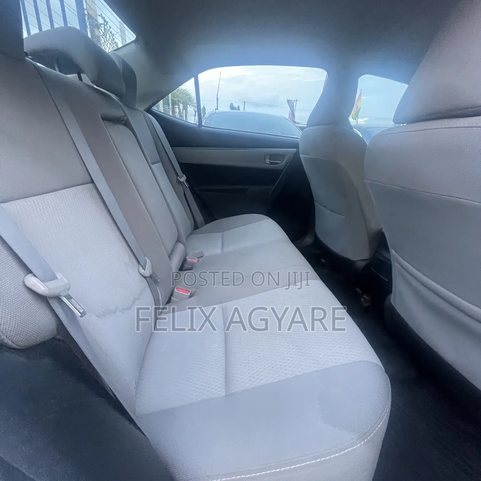 Toyota Corolla LE 4dr Sedan (1.8L 4cyl CVT) 2015 White