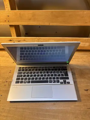 Laptop Sony VAIO SVT13113EN 4GB Intel Core i3 HDD 320GB