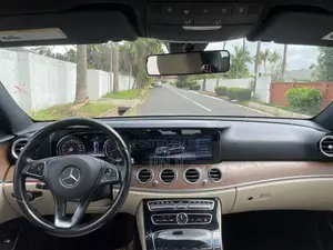 Mercedes-Benz E300 Base RWD Sedan (2.0L 4cyl 9A) 2017 Blue