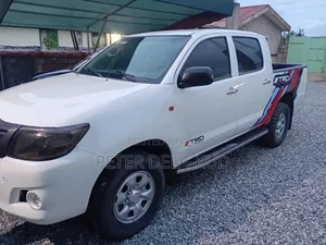 Toyota Hilux 2012 White