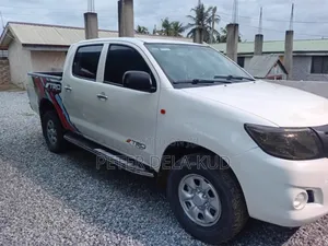 Toyota Hilux 2012 White