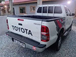 Toyota Hilux 2012 White