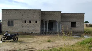 Two Bedroom Apartment With One Guest Room With Borehole and Osmosis M