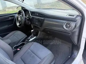 Toyota Corolla LE Eco (1.8L 4cyl 2A) 2018 White
