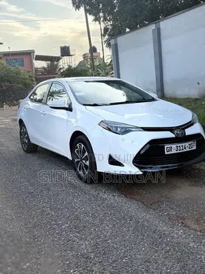 Toyota Corolla LE Eco (1.8L 4cyl 2A) 2018 White