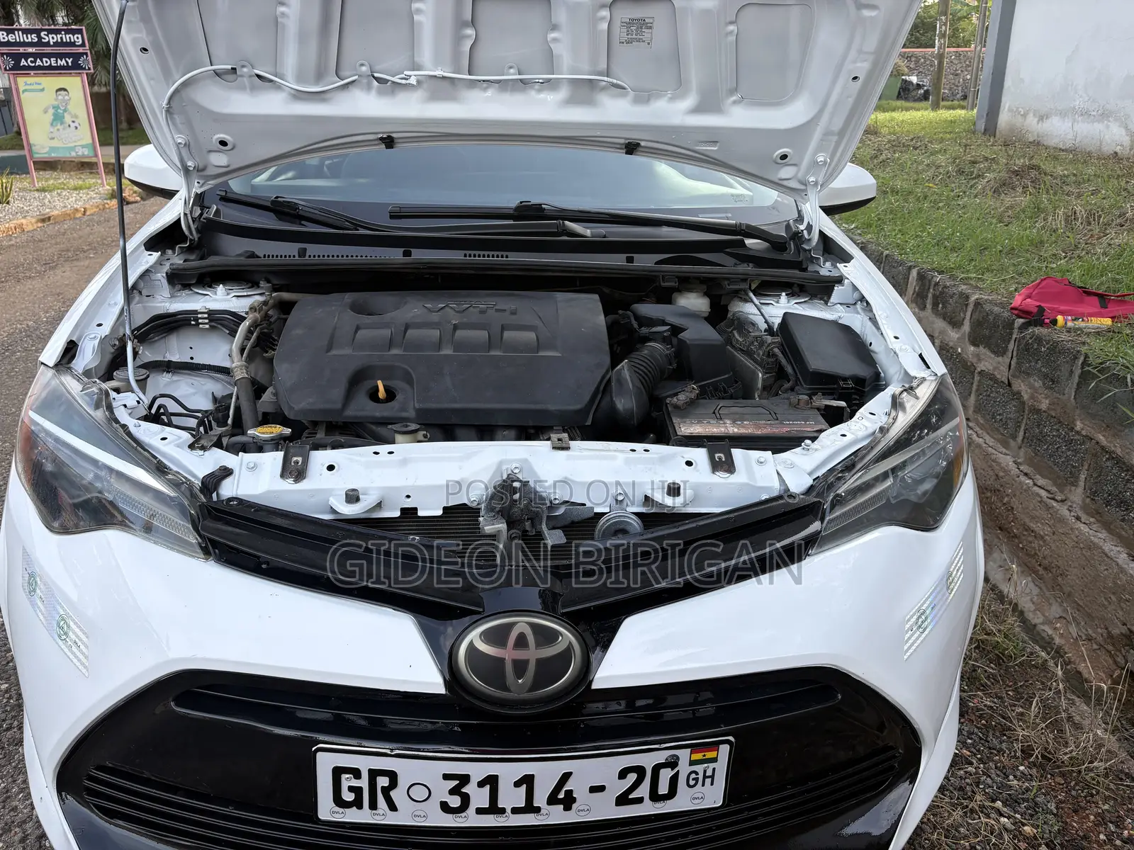 Toyota Corolla LE Eco (1.8L 4cyl 2A) 2018 White