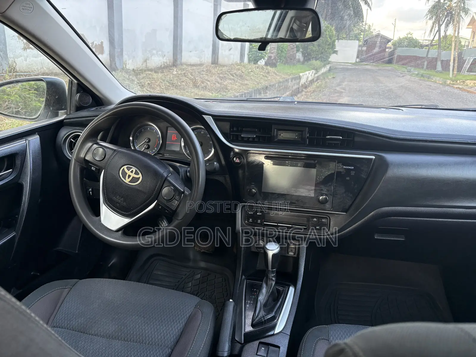 Toyota Corolla LE Eco (1.8L 4cyl 2A) 2018 White