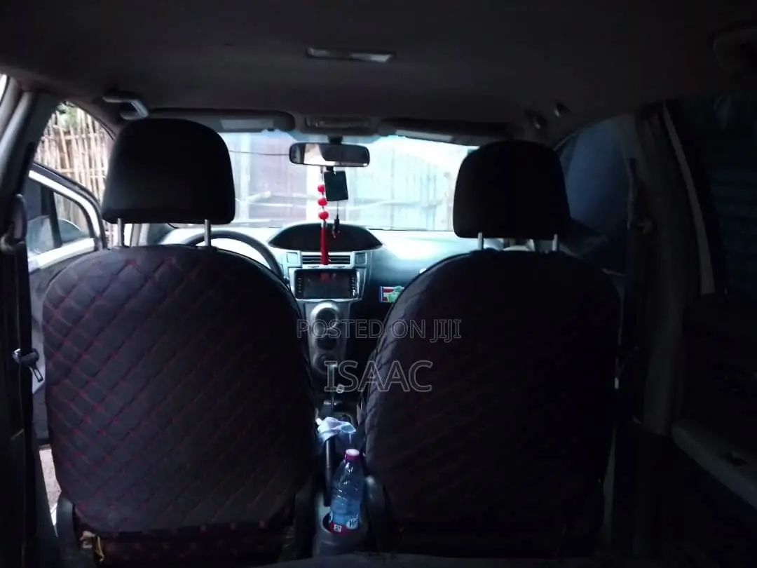 Toyota Vitz 2010 White