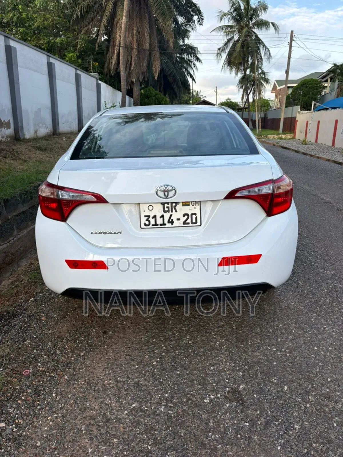 Toyota Corolla LE Eco (1.8L 4cyl 2A) 2018 White