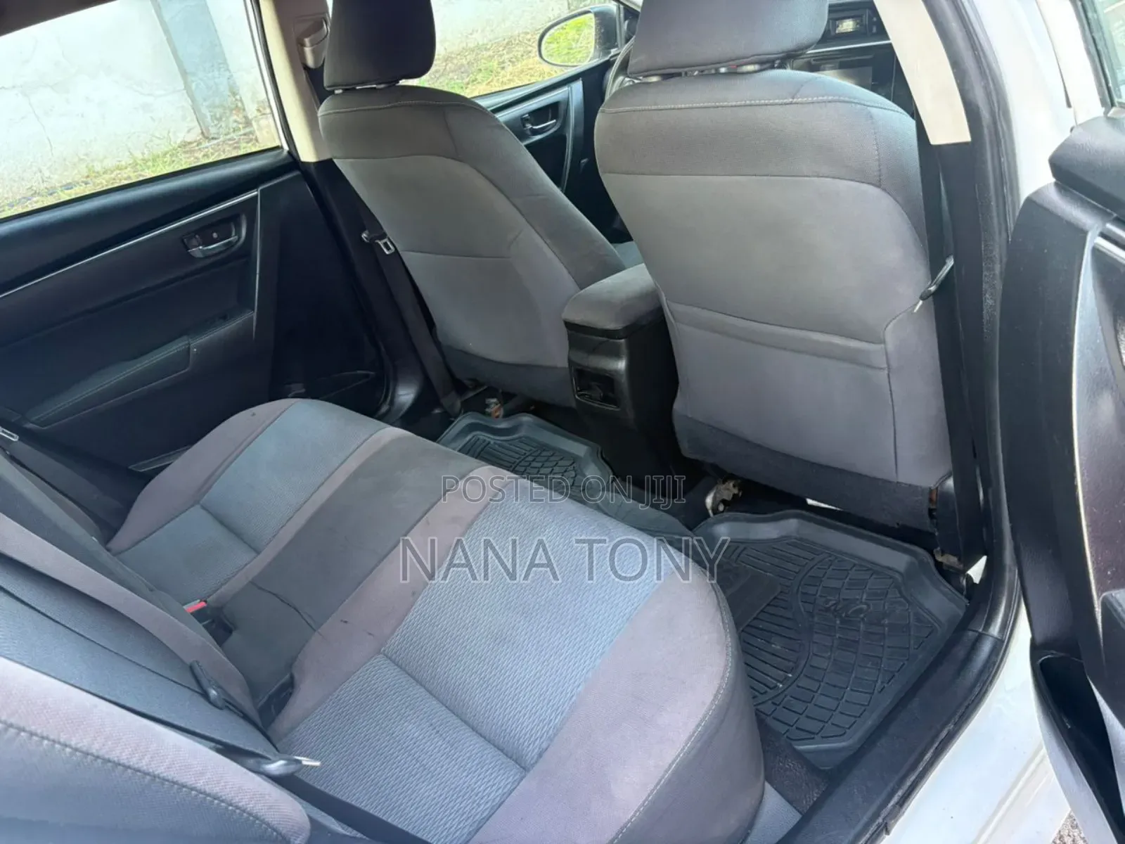 Toyota Corolla LE Eco (1.8L 4cyl 2A) 2018 White