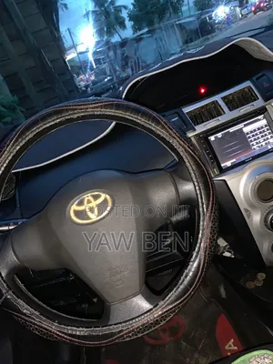 Toyota Vitz 2010 Red