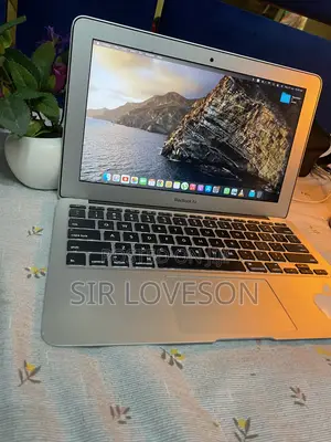 Laptop Apple MacBook Air 4GB Intel Core i5 SSD 128GB