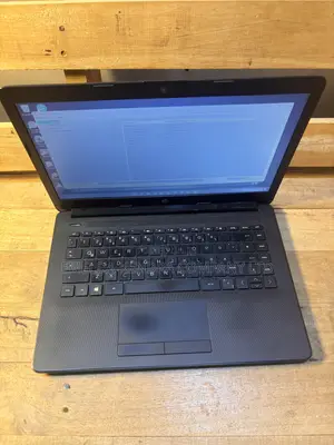 Laptop HP 14-ep0063 8GB AMD Ryzen 3 SSD 256GB