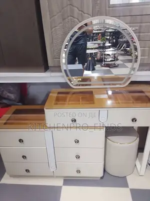 Portable Exclusive Dressing Mirror
