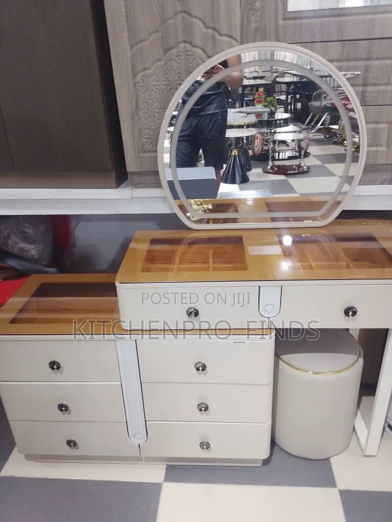 Portable Exclusive Dressing Mirror
