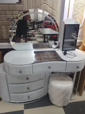 Portable Exclusive Dressing Mirror