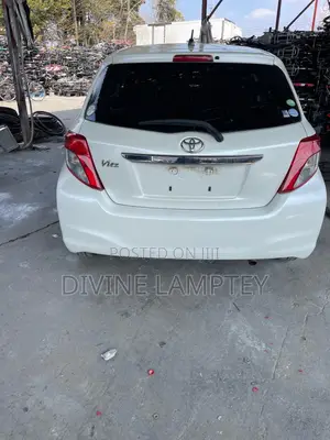 Toyota Vitz 1.3 FWD 5dr 2013 White