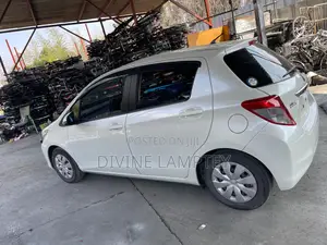Toyota Vitz 1.3 FWD 5dr 2013 White