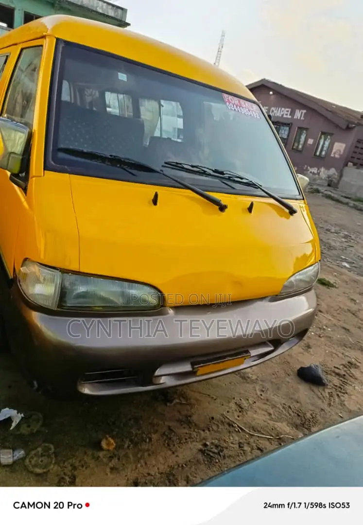 Hyundai H-100 2001 Yellow