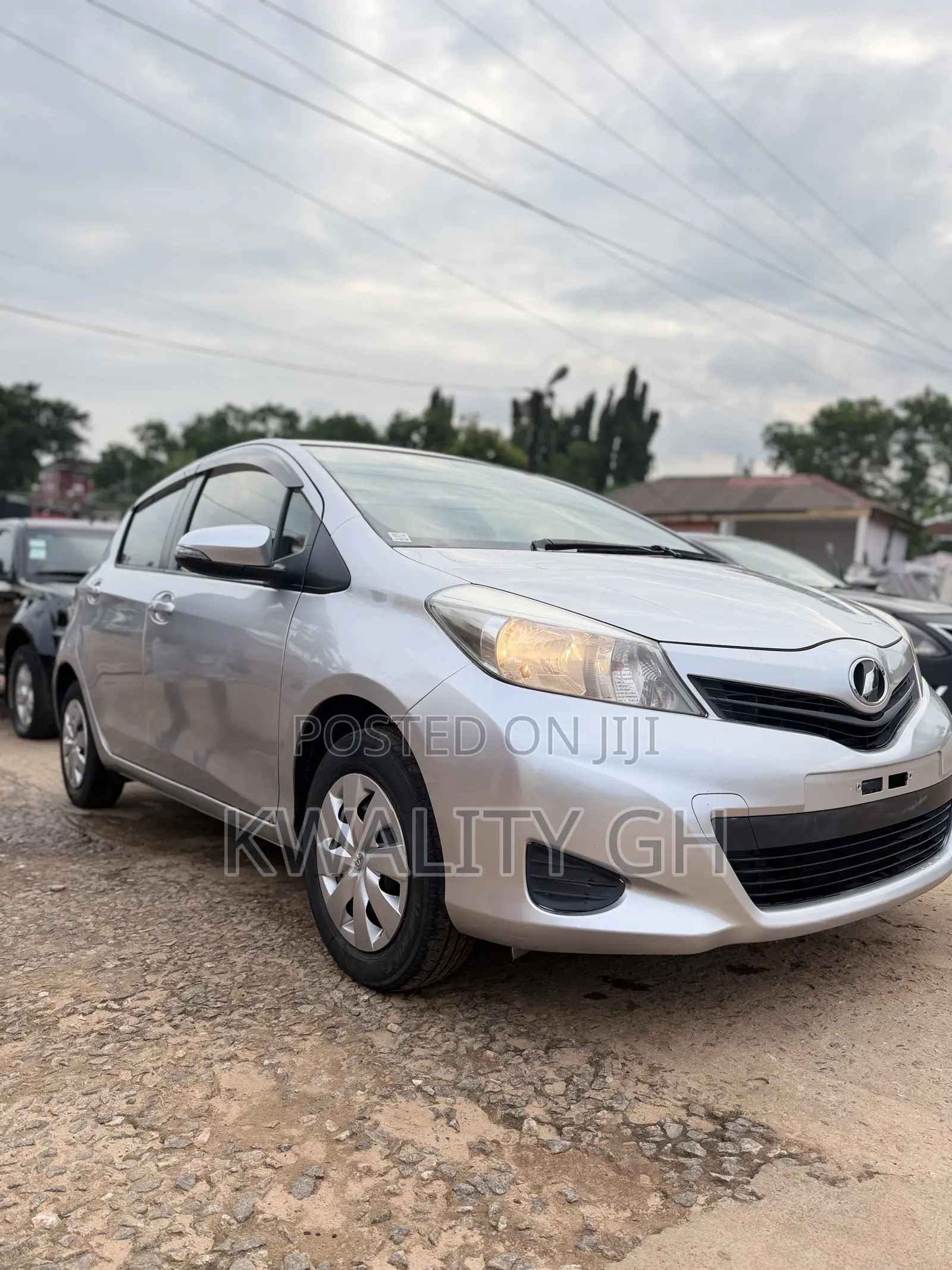Toyota Vitz 1.3 AWD 3dr 2012 Silver