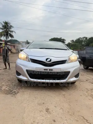Toyota Vitz 1.3 AWD 3dr 2012 Silver