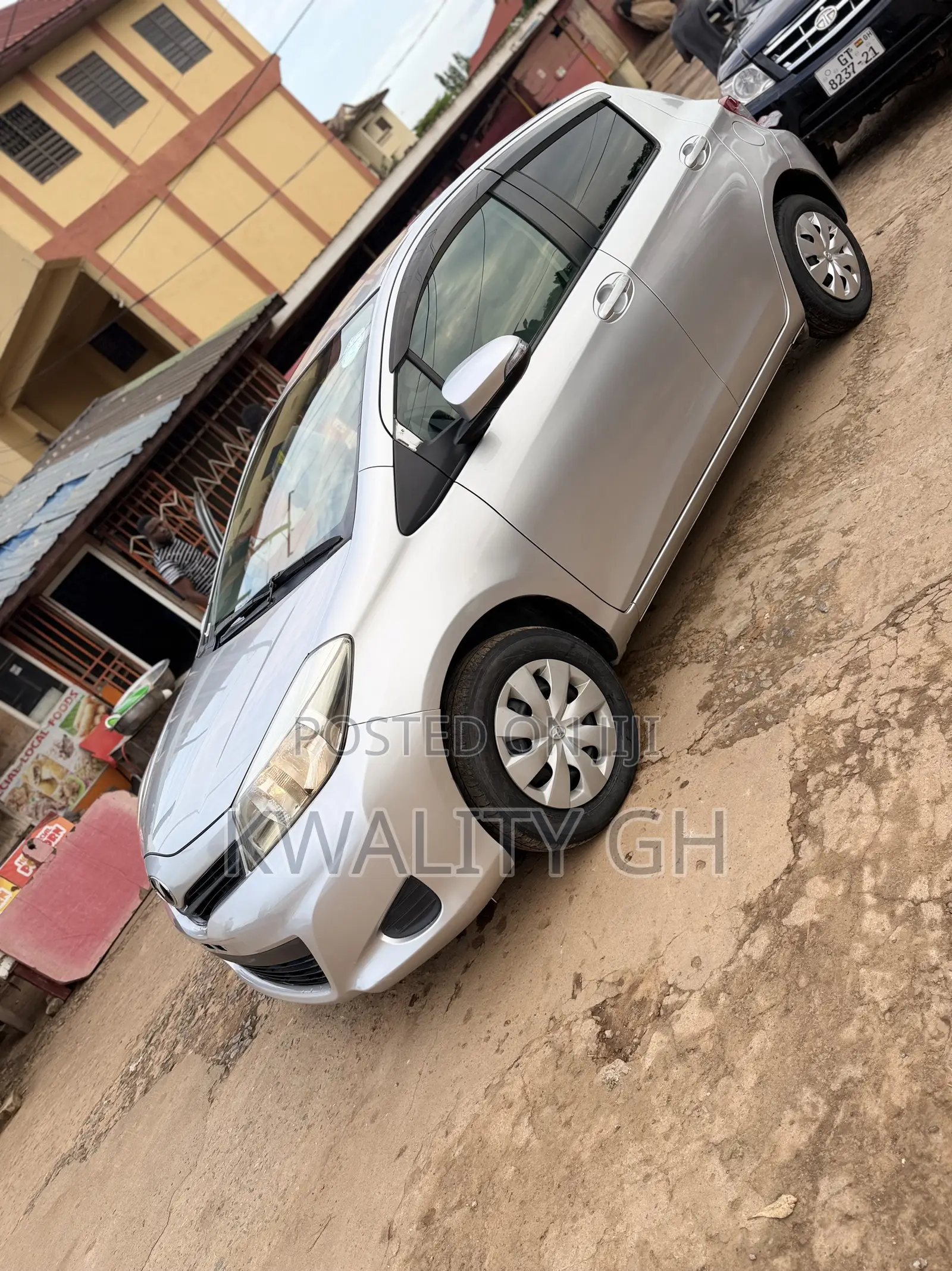 Toyota Vitz 1.3 AWD 3dr 2012 Silver
