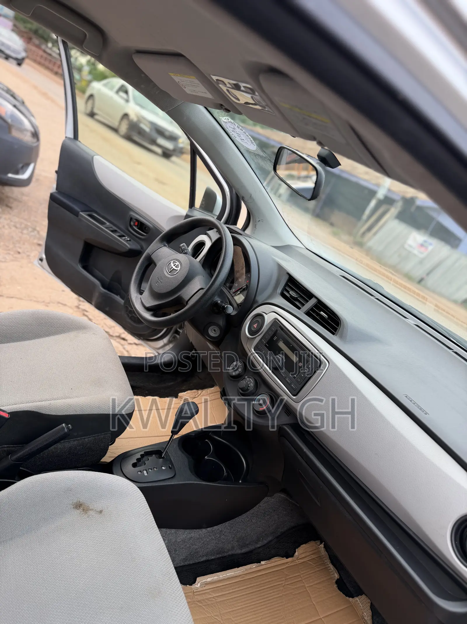 Toyota Vitz 1.3 AWD 3dr 2012 Silver