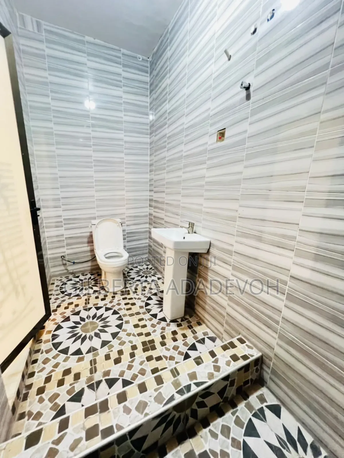2bdrm Apartment in Borga Homes, Owusu Ansah for rent
