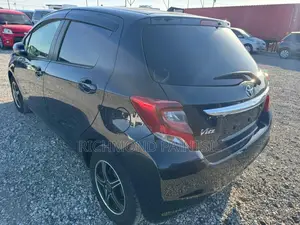 Toyota Vitz 1.3 FWD 5dr 2015 Black