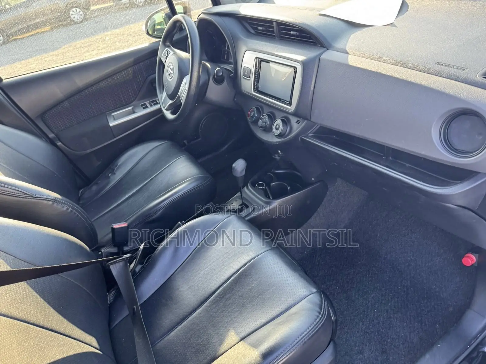 Toyota Vitz 1.3 FWD 5dr 2015 Black