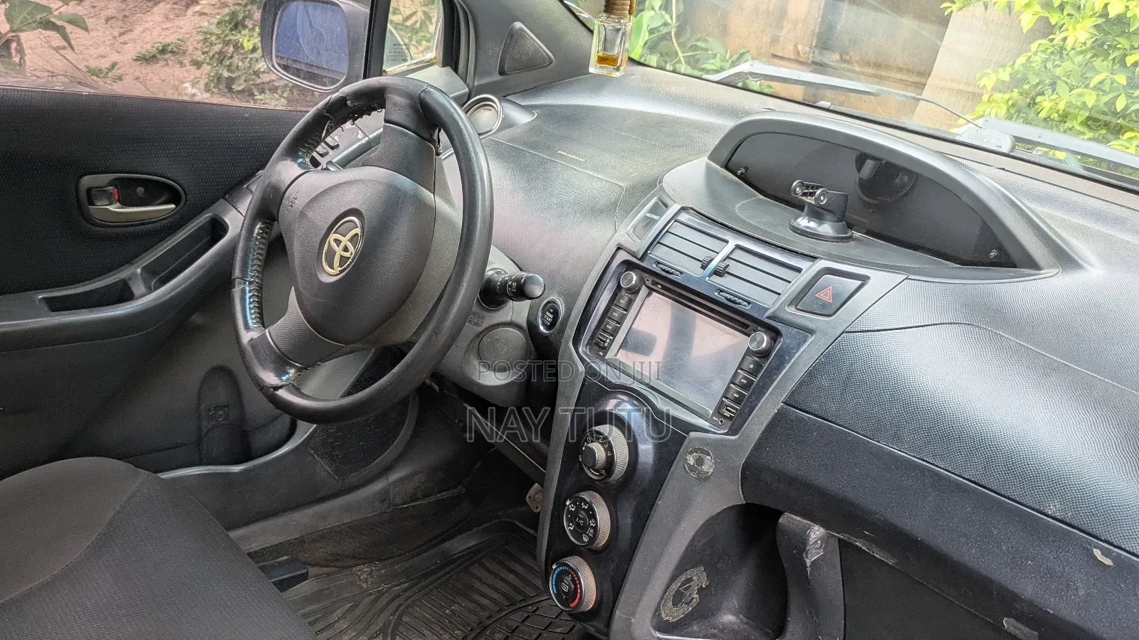 Toyota Vitz 1.3 FWD 3dr 2010 Black