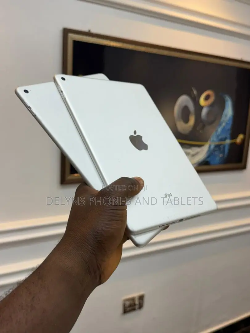 Apple iPad Air 64 GB Gray