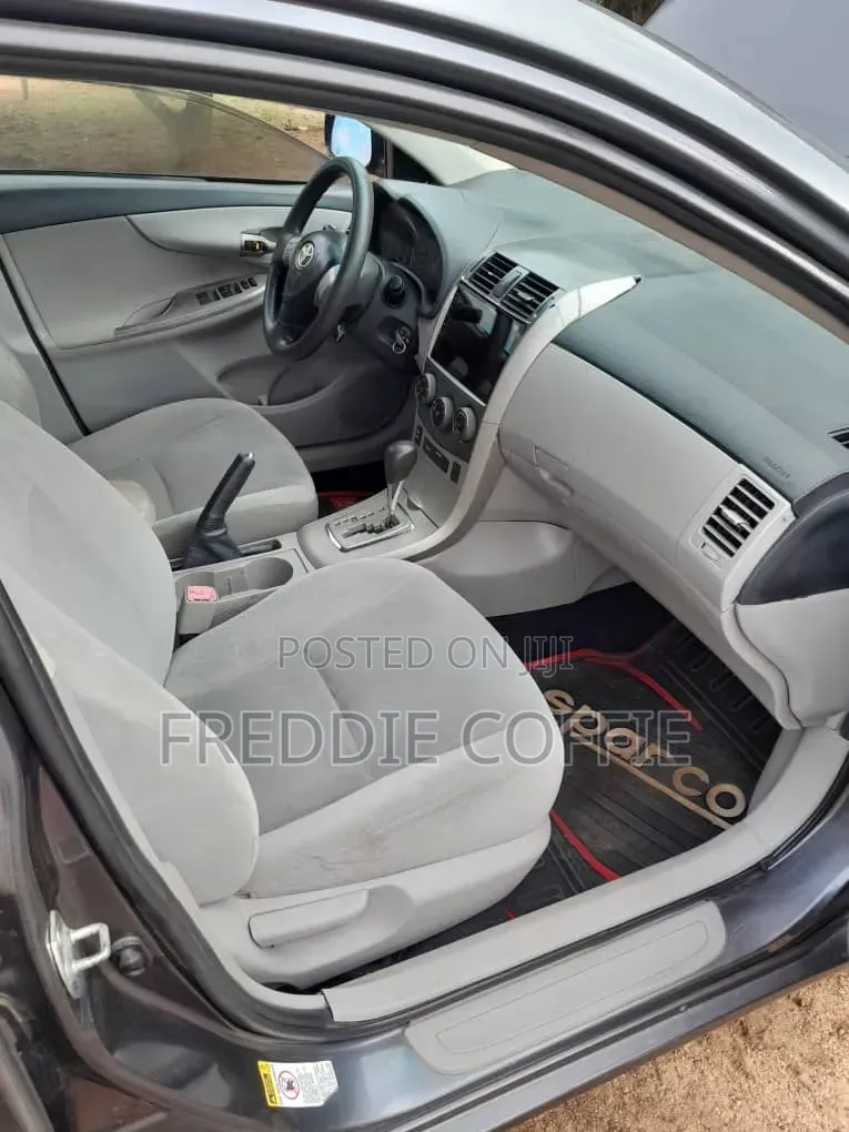 Toyota Corolla 2012 Gray