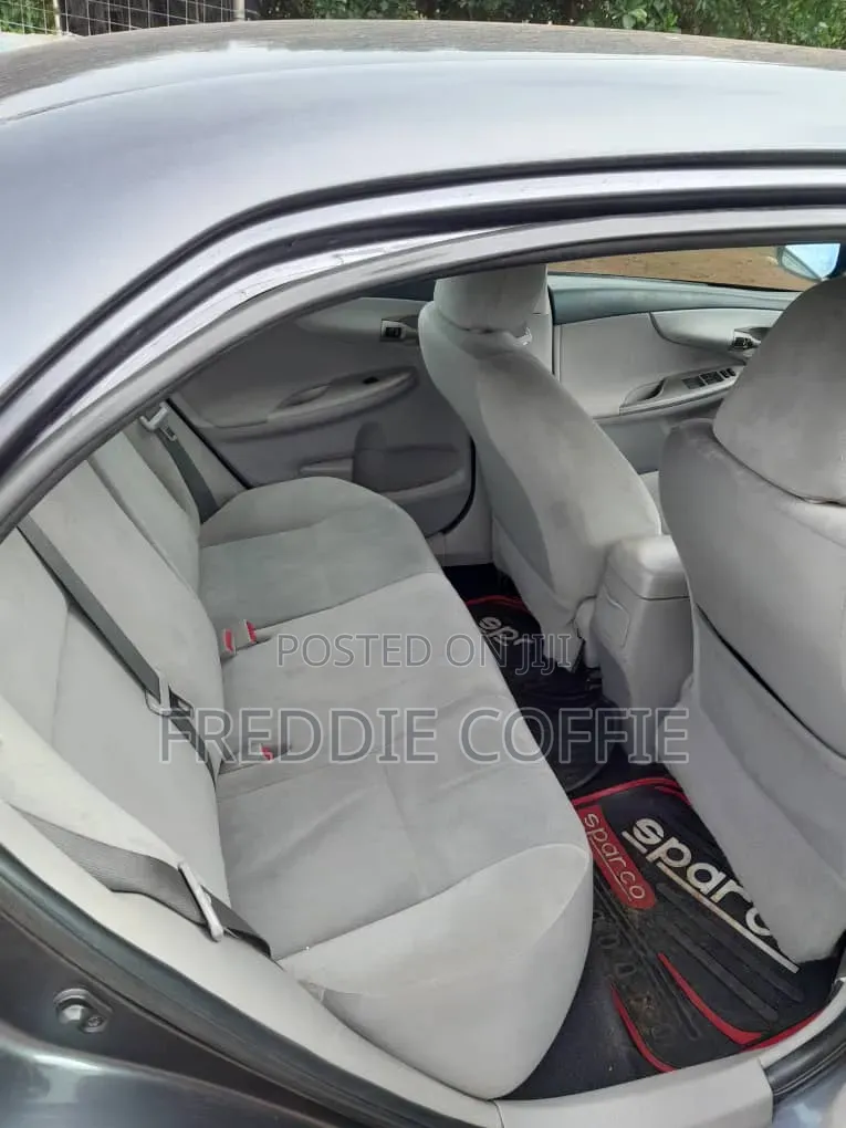 Toyota Corolla 2012 Gray