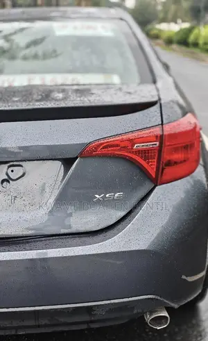 Toyota Corolla XSE (1.8L 4cyl 2A) 2018 Gray