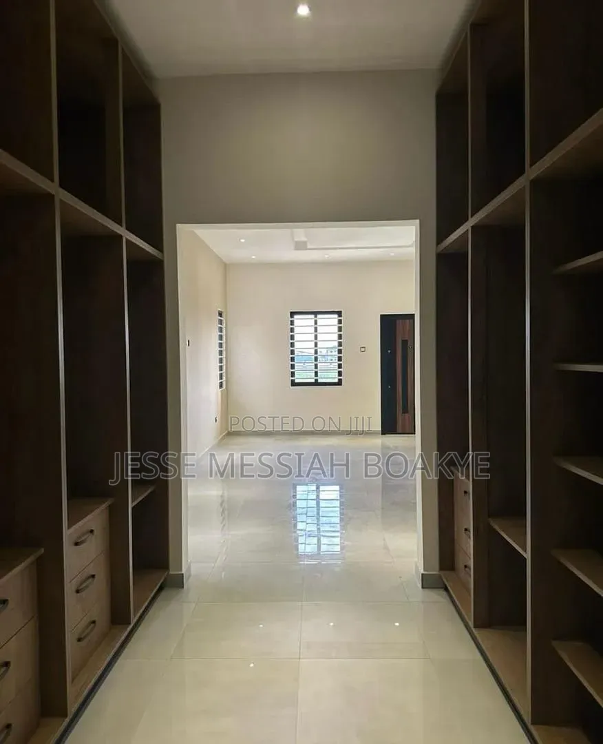 5bdrm Mansion in J&J Estate Limited, Ejisu-Juaben Municipal for sale