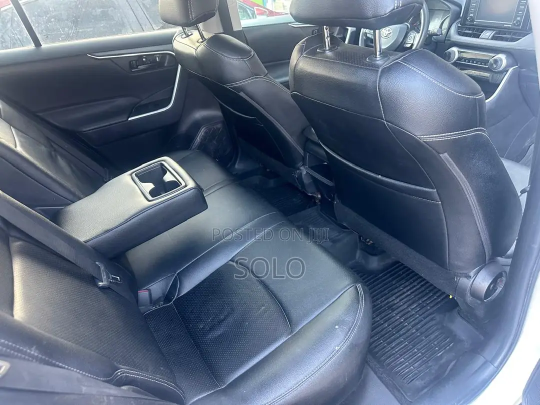 Toyota RAV4 2021 White