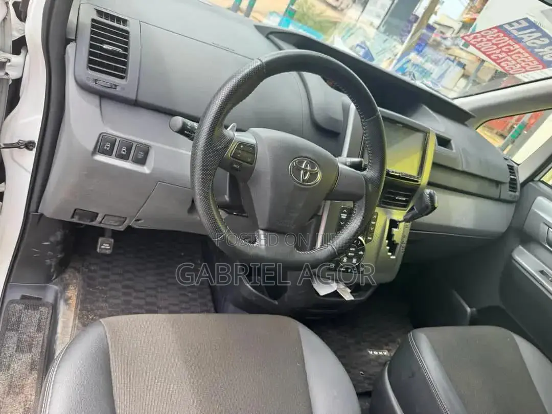 Toyota Voxy 2013 White