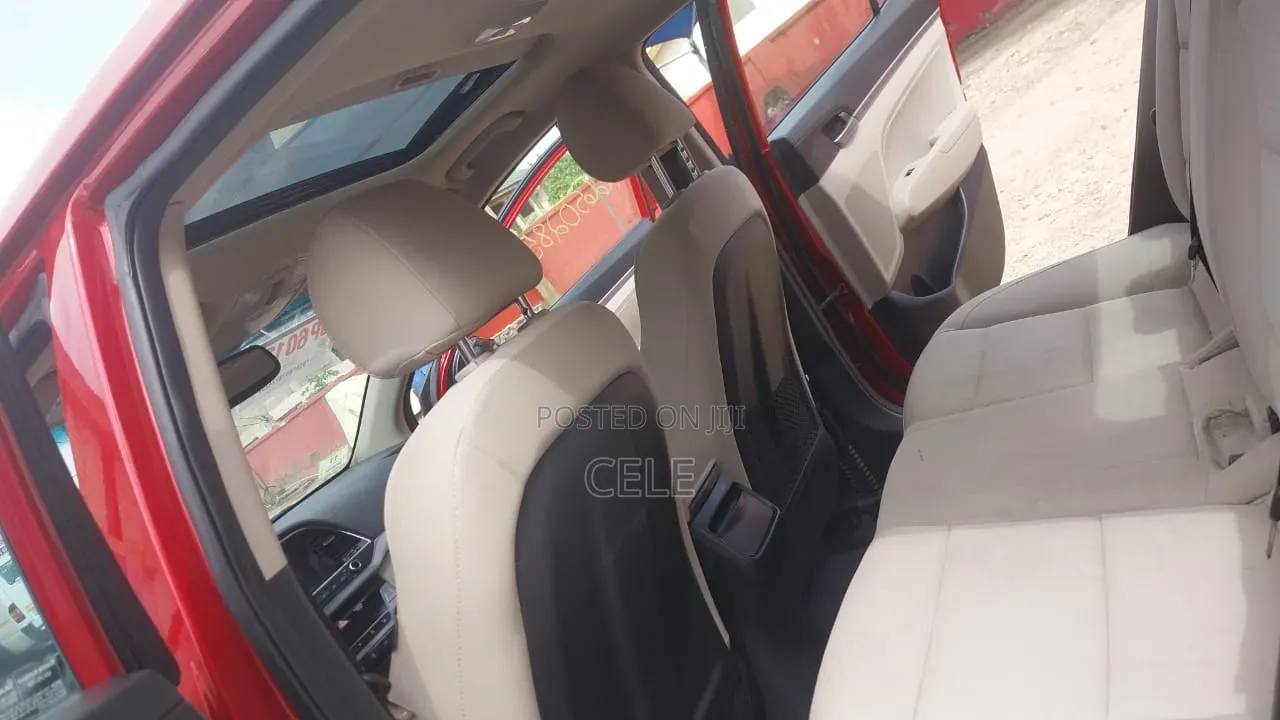 Hyundai Elantra Value Edition Sedan FWD (2.0L 4cyl 6A) 2017 Red