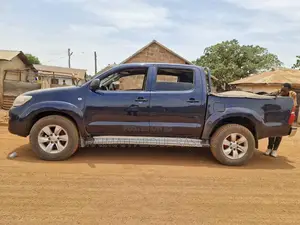 Toyota Hilux 2013 Blue