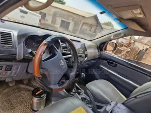 Toyota Hilux 2013 Blue